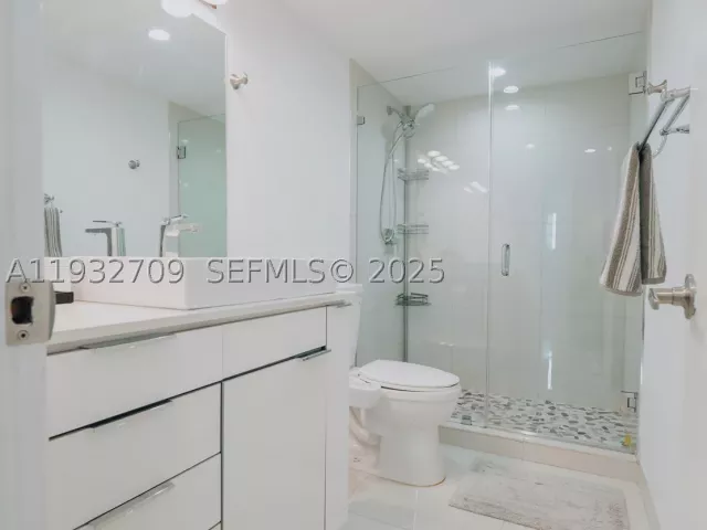 3-bedroom condo for sale in Sunny Isles Beach - 19380 Collins Ave 1003 - MondialRealty
