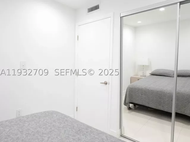 3-bedroom condo for sale in Sunny Isles Beach - 19380 Collins Ave 1003 - MondialRealty