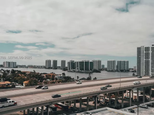 3-bedroom condo for sale in Sunny Isles Beach - 19380 Collins Ave 1003 - MondialRealty