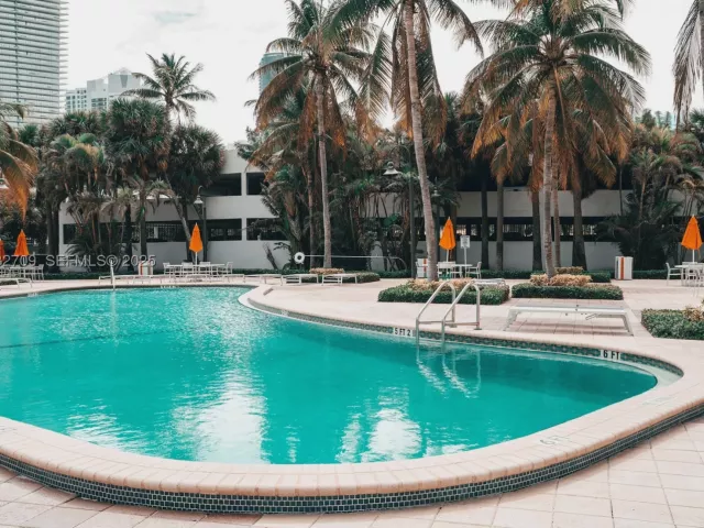 3-bedroom condo for sale in Sunny Isles Beach - 19380 Collins Ave 1003 - MondialRealty