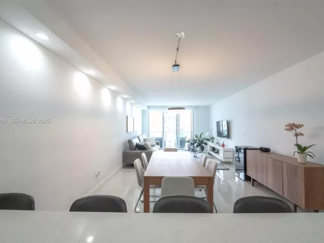 3-bedroom condo for sale in Sunny Isles Beach - 19380 Collins Ave 1003 - MondialRealty