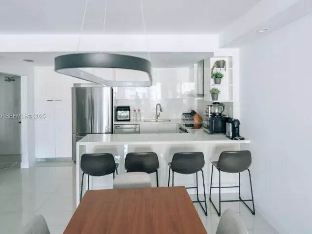 3-bedroom condo for sale in Sunny Isles Beach - 19380 Collins Ave 1003 - MondialRealty