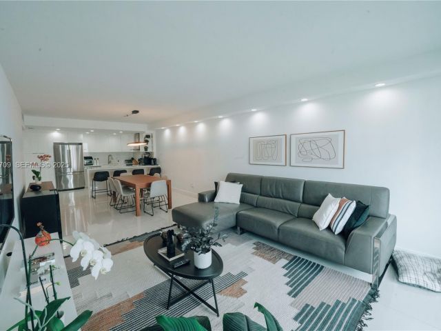 Apartment for sale  Unit #1003 - photo 6912993