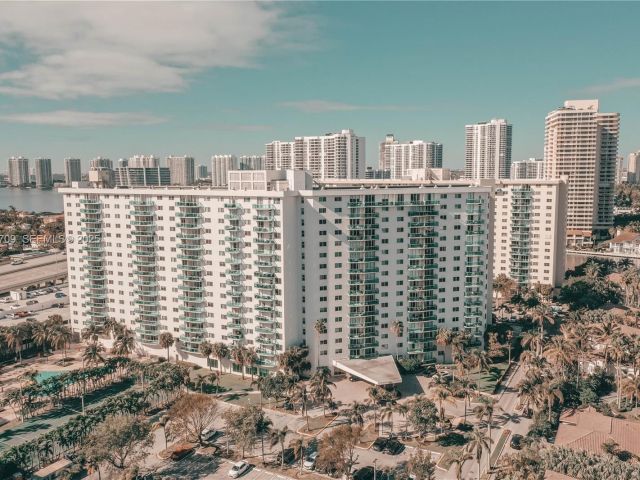 Apartment for sale  Unit #1003 - photo 6913002