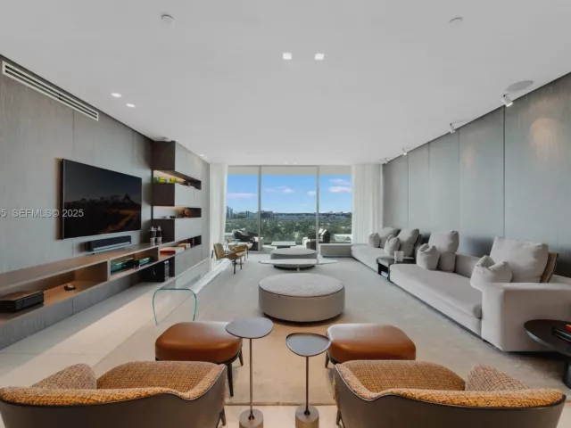 2-bedroom condo for sale in Bal Harbour - 10201 Collins Ave 807 - MondialRealty