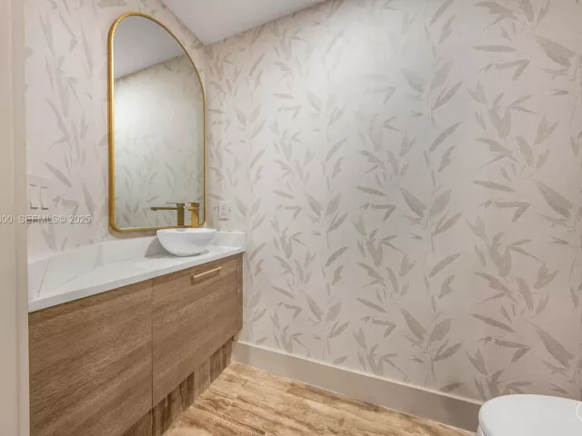 4-bedroom condo for sale in Miami - 650 NE 32nd St 2901 - MondialRealty