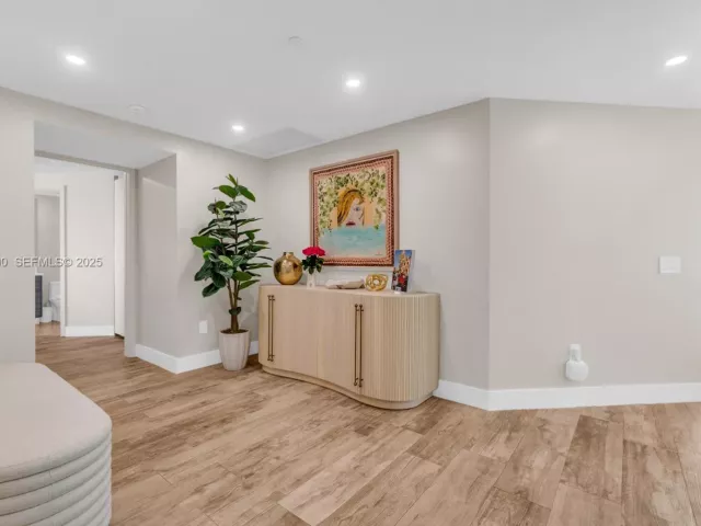 4-bedroom condo for sale in Miami - 650 NE 32nd St 2901 - MondialRealty