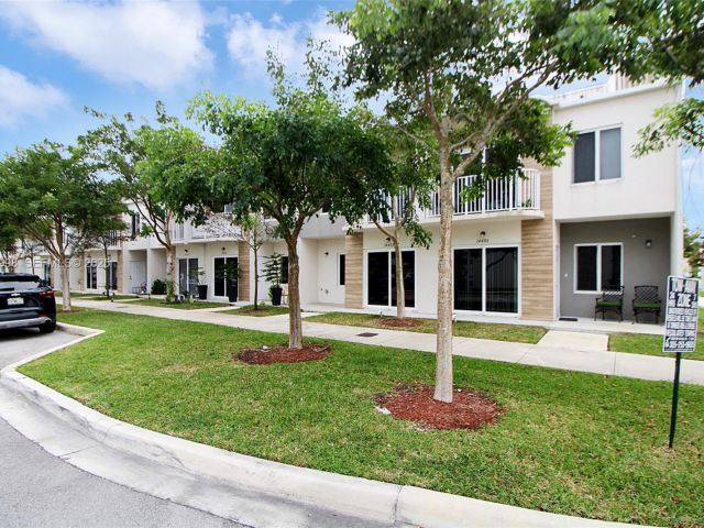 4-bedroom home for rent in Homestead - 14482 SW 259th St 0 - MondialRealty