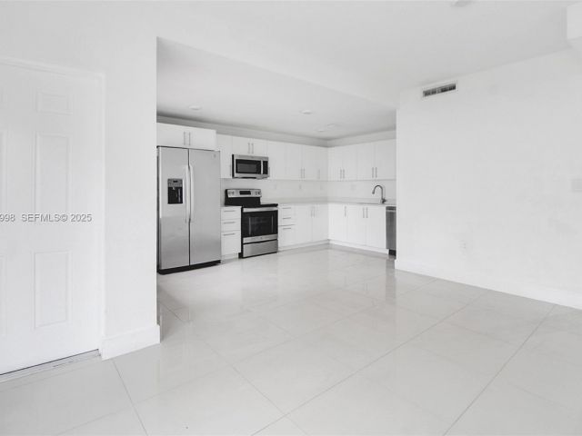 4-bedroom home for rent in Homestead - 14482 SW 259th St 0 - MondialRealty