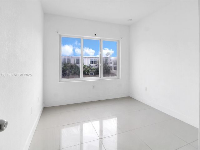 4-bedroom home for rent in Homestead - 14482 SW 259th St 0 - MondialRealty