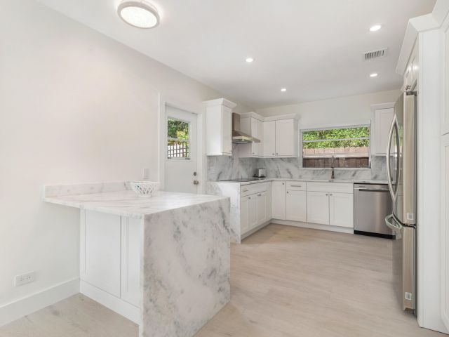 Home for rent at 439 28th Street - photo 6913209