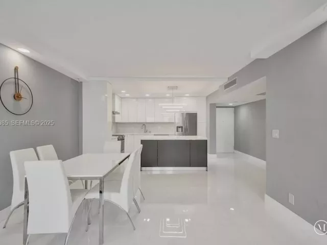 2-bedroom condo for sale in Sunny Isles Beach - 19380 Collins Ave 1104 - MondialRealty