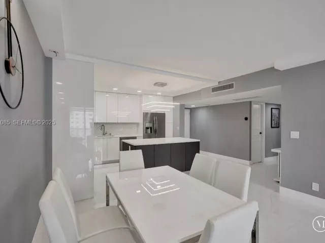 2-bedroom condo for sale in Sunny Isles Beach - 19380 Collins Ave 1104 - MondialRealty