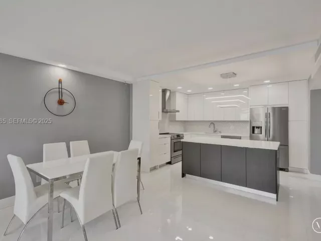 2-bedroom condo for sale in Sunny Isles Beach - 19380 Collins Ave 1104 - MondialRealty