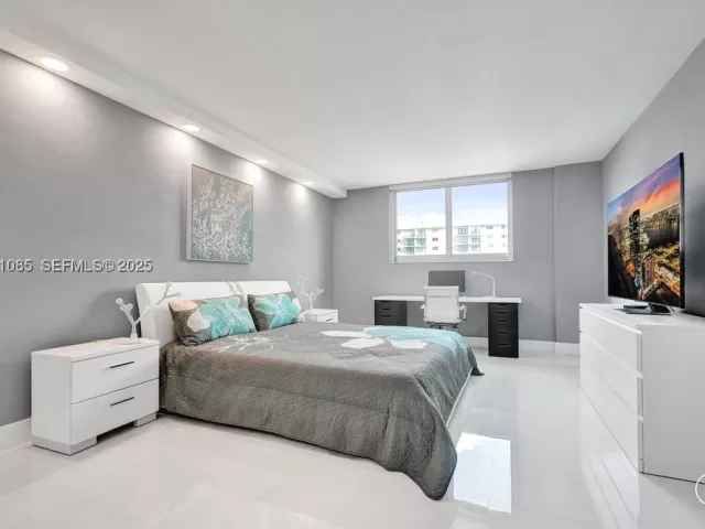 2-bedroom condo for sale in Sunny Isles Beach - 19380 Collins Ave 1104 - MondialRealty