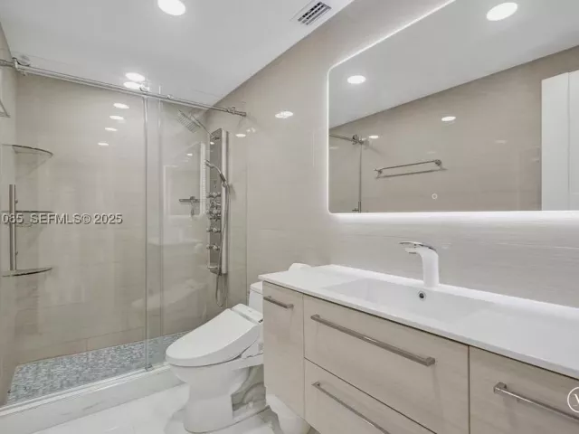 2-bedroom condo for sale in Sunny Isles Beach - 19380 Collins Ave 1104 - MondialRealty