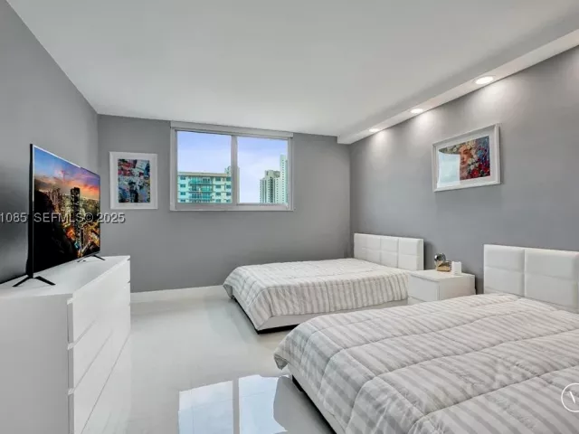 2-bedroom condo for sale in Sunny Isles Beach - 19380 Collins Ave 1104 - MondialRealty