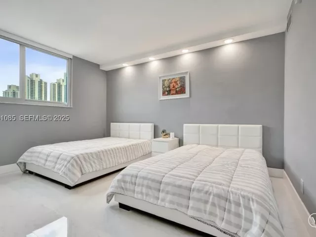 2-bedroom condo for sale in Sunny Isles Beach - 19380 Collins Ave 1104 - MondialRealty