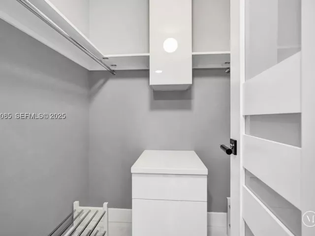 2-bedroom condo for sale in Sunny Isles Beach - 19380 Collins Ave 1104 - MondialRealty