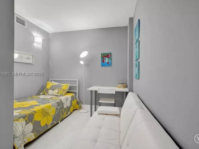 2-bedroom condo for sale in Sunny Isles Beach - 19380 Collins Ave 1104 - MondialRealty