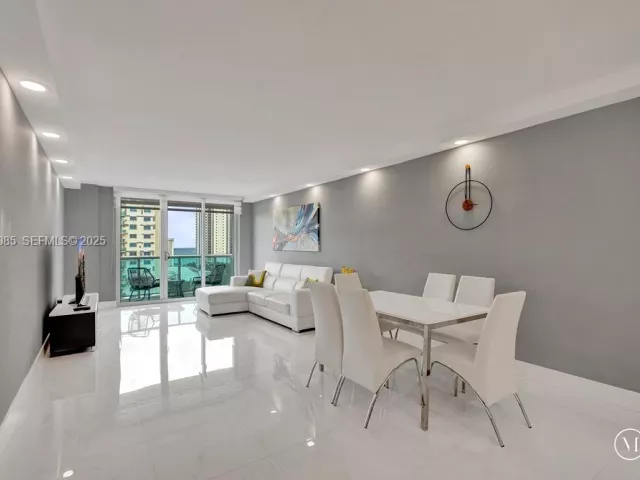 2-bedroom condo for sale in Sunny Isles Beach - 19380 Collins Ave 1104 - MondialRealty