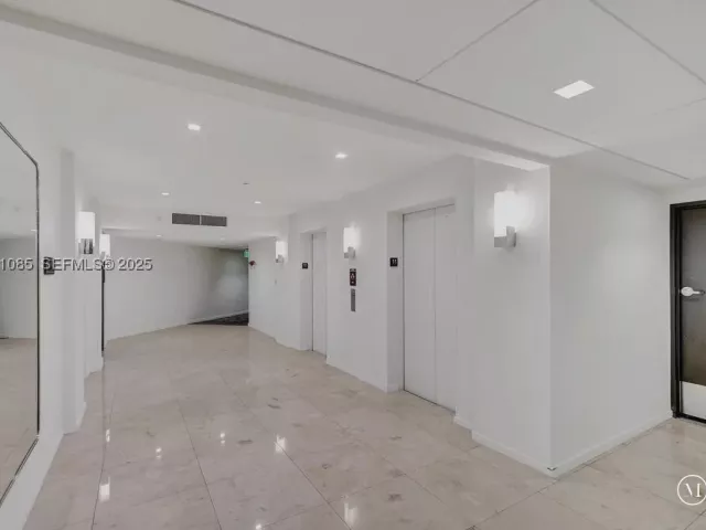 2-bedroom condo for sale in Sunny Isles Beach - 19380 Collins Ave 1104 - MondialRealty