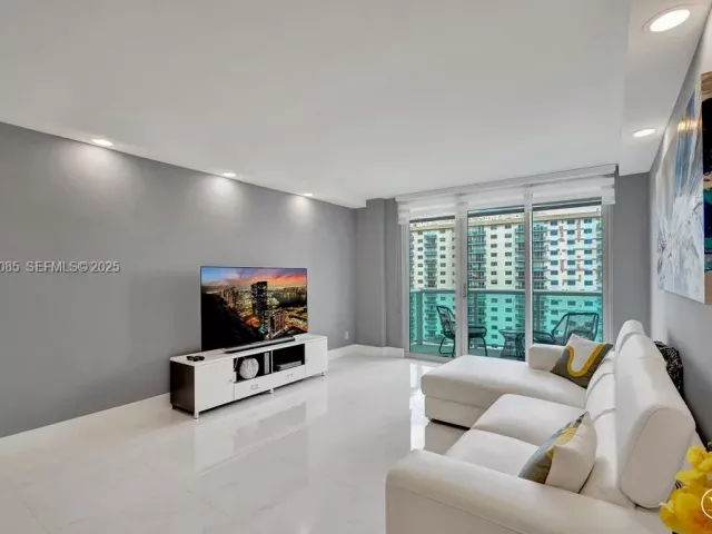 2-bedroom condo for sale in Sunny Isles Beach - 19380 Collins Ave 1104 - MondialRealty