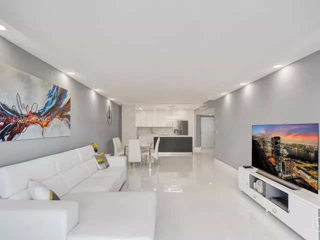 2-bedroom condo for sale in Sunny Isles Beach - 19380 Collins Ave 1104 - MondialRealty