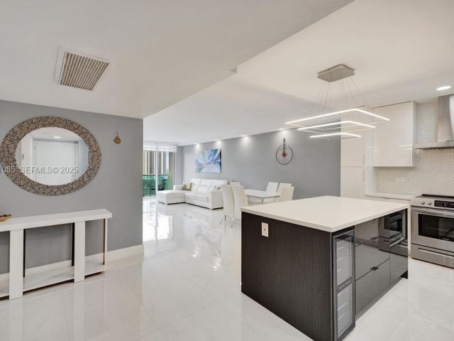 Apartment for sale  Unit #1104 - photo 6916862