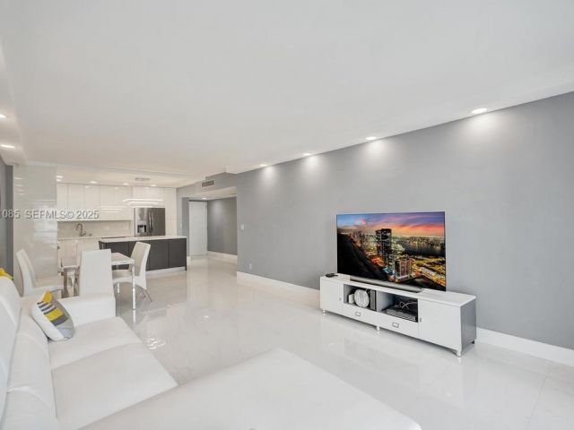 Apartment for sale  Unit #1104 - photo 6916865