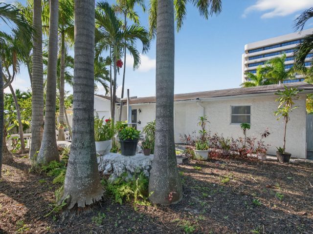 Home for sale at 225 S Sequoia Drive - photo 6916939