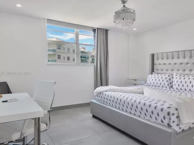 2-bedroom condo for sale in Hollywood - 4001 S Ocean Dr 14H - MondialRealty