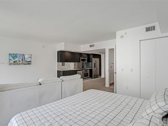 condo for sale in Miami - 31 SE 6th St 805 - MondialRealty