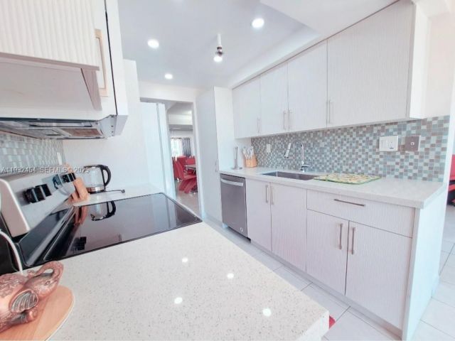 2-bedroom condo for rent in Sunny Isles Beach -  - MondialRealty