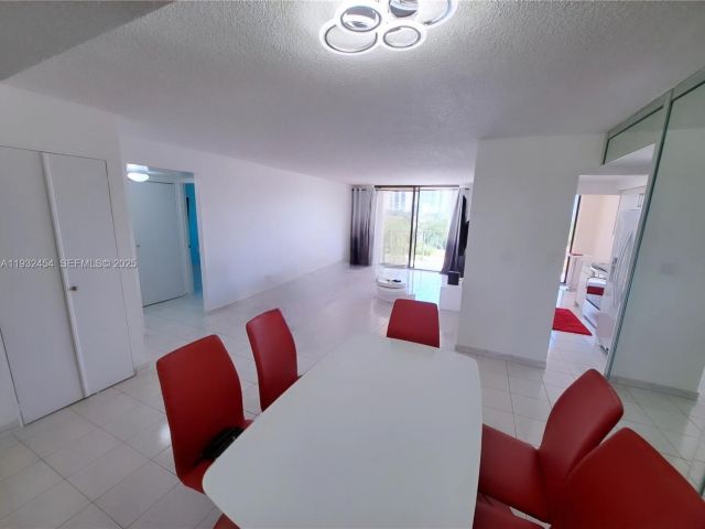 2-bedroom condo for rent in Sunny Isles Beach -  - MondialRealty