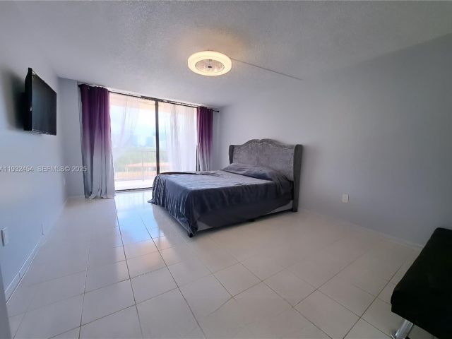 2-bedroom condo for rent in Sunny Isles Beach -  - MondialRealty