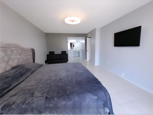 2-bedroom condo for rent in Sunny Isles Beach -  - MondialRealty