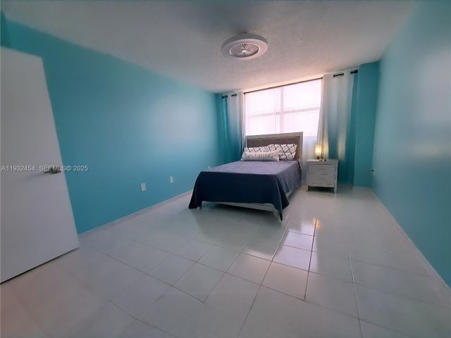 2-bedroom condo for rent in Sunny Isles Beach -  - MondialRealty