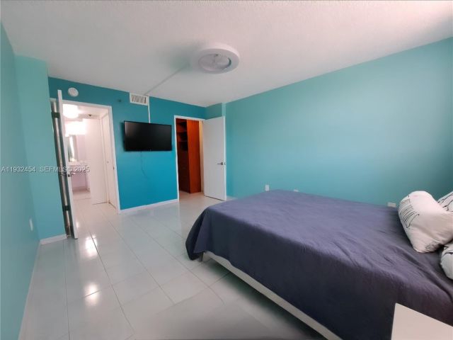 2-bedroom condo for rent in Sunny Isles Beach -  - MondialRealty