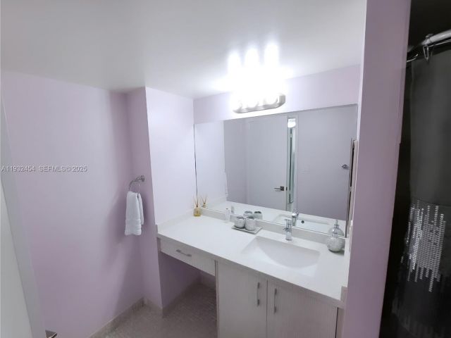 2-bedroom condo for rent in Sunny Isles Beach -  - MondialRealty