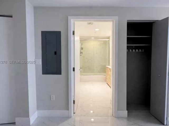1-bedroom condo for sale in North Miami Beach - 16385 Biscayne Blvd 1102 - MondialRealty
