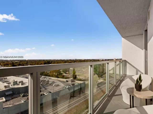 1-bedroom condo for sale in Miami - 3900 Biscayne Blvd N-905 - MondialRealty