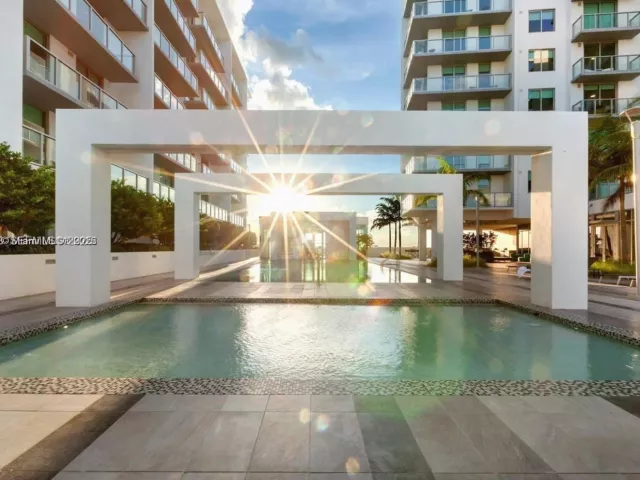 1-bedroom condo for sale in Miami - 3900 Biscayne Blvd N-905 - MondialRealty