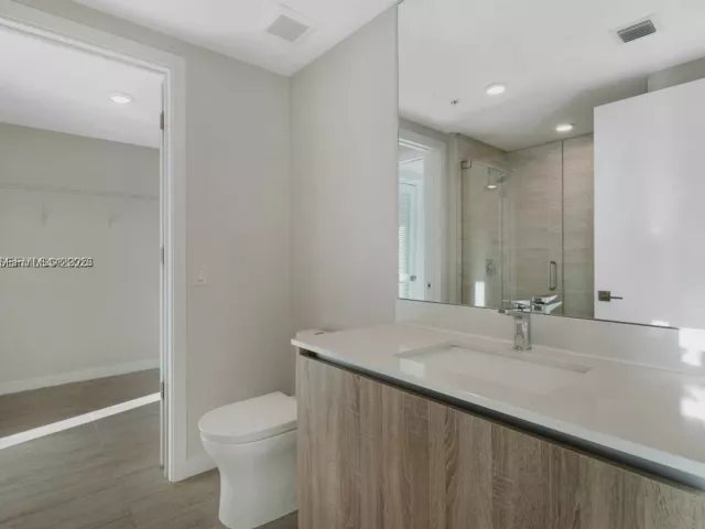 1-bedroom condo for sale in Miami - 3900 Biscayne Blvd N-905 - MondialRealty