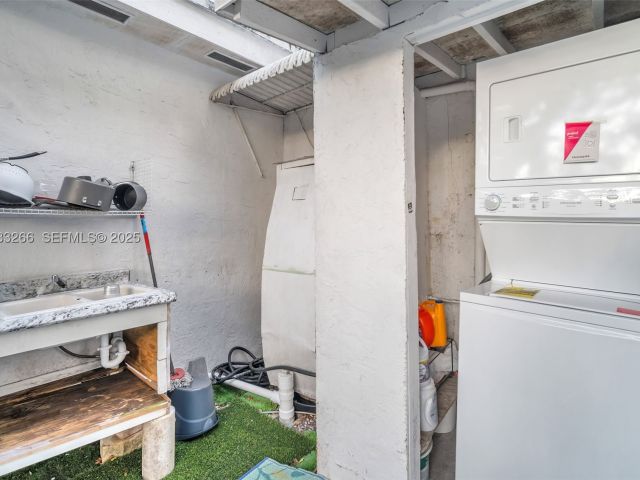 2-bedroom home for sale in North Miami - 14140 NE 10th Ave - MondialRealty