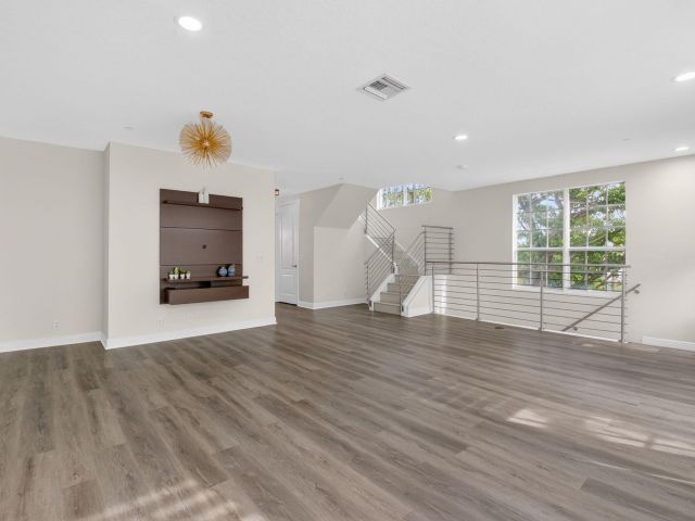 Home for rent at 667 NE Trieste Lane - photo 6915021