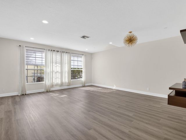 Home for rent at 667 NE Trieste Lane - photo 6915022