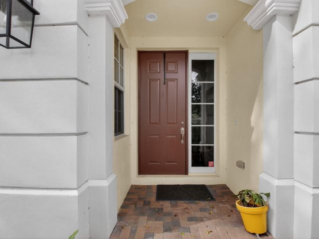 Home for rent at 667 NE Trieste Lane - photo 6915029