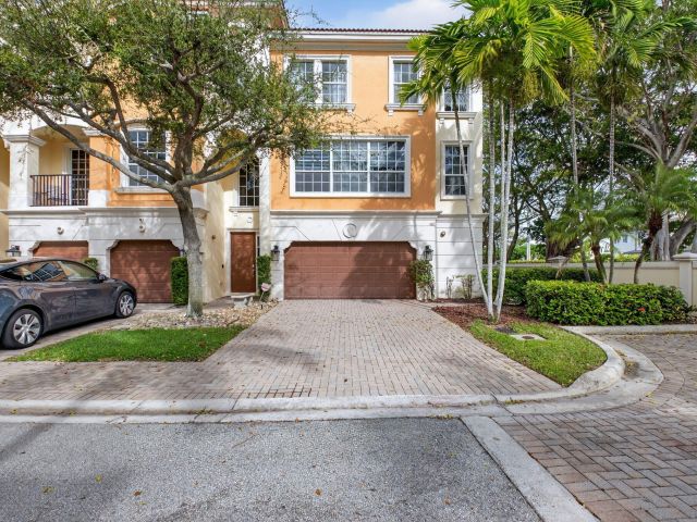 Home for rent at 667 NE Trieste Lane - photo 6915031