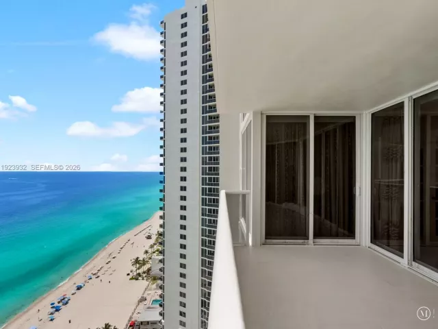 3-bedroom condo for sale in Sunny Isles Beach - 19111 Collins Ave 2503 - MondialRealty